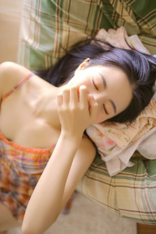 女警察双腿大开呻吟